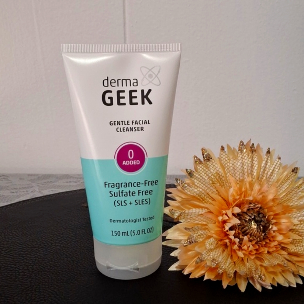 Derma GEEK Facial Cleanser 🫧